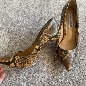 Steve Madden snake pumps